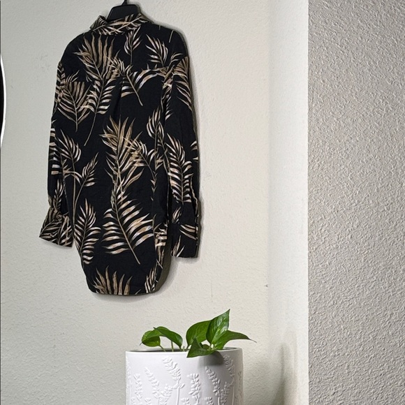 Black and Tan women’s button town tunic top. Great material. - Picture 5 of 5